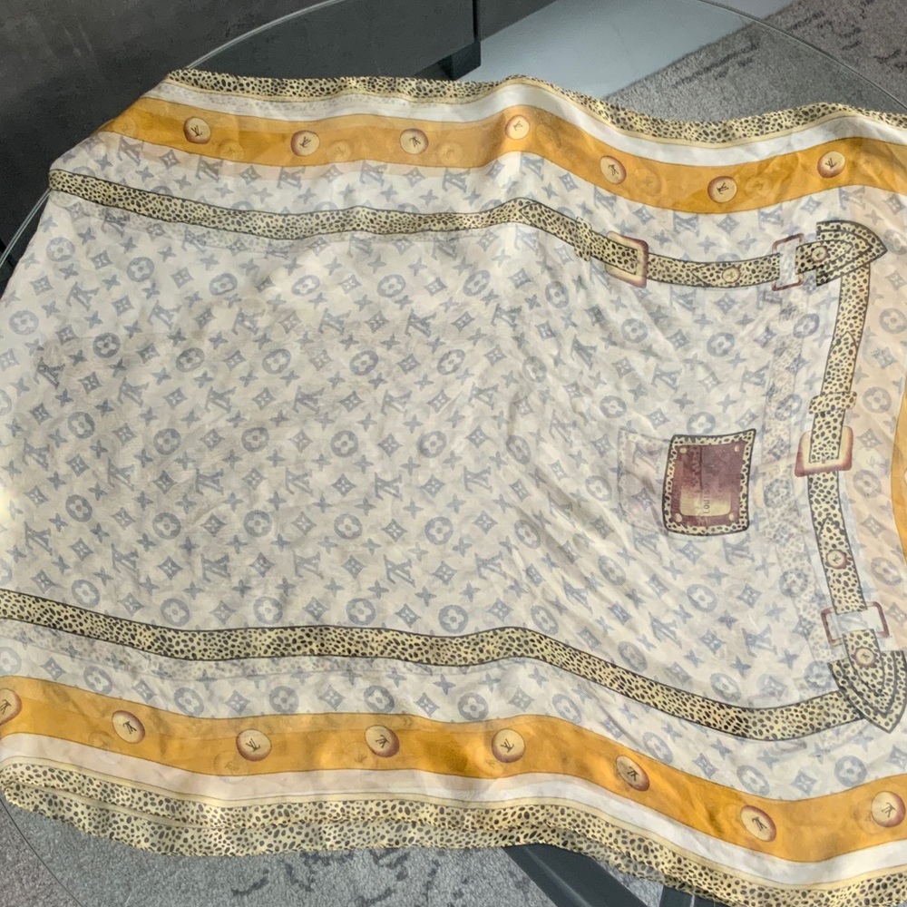 Louis Vuitton Yellow animal print Scarf - Picture 5 of 6